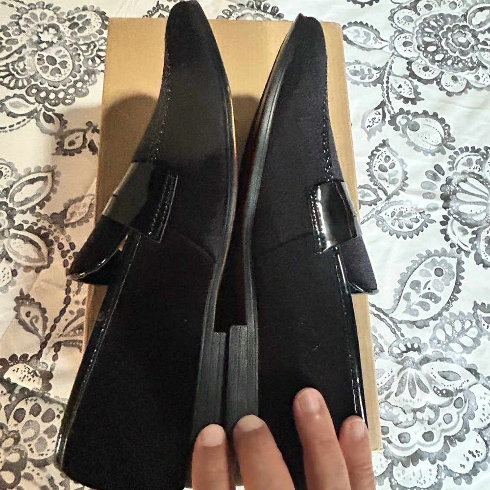 Steve Madden Black Velvet Slip-On Loafers NIB
Tuxedo Collection - Picture 2 of 5